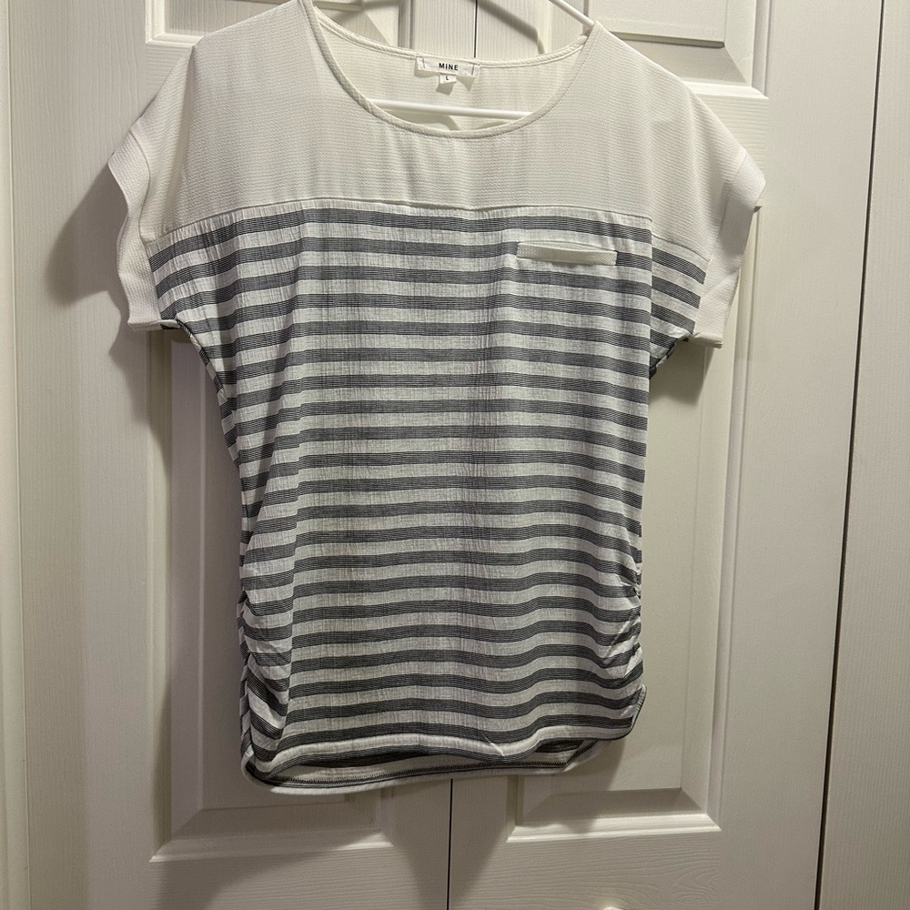 Max Studio White and Gray Relaxed Short Sleeve Tee